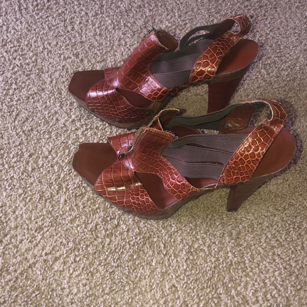 Heel sandal